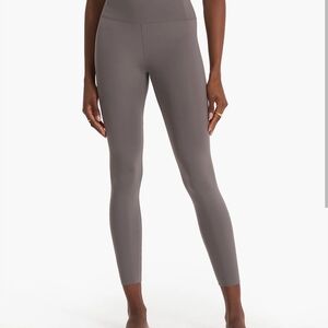 ❌Vuori Evolve Legging In Gray❌